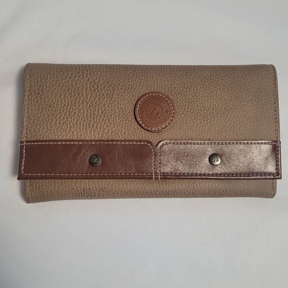 Liz Claiborne VTG 90's Brown Leather Bifold Snap Closure Wallet